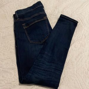 Express mid rise jeans.